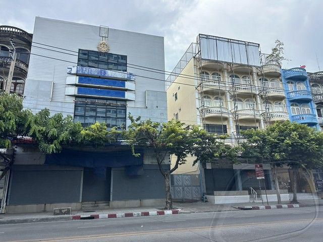 ขายอาคารพาณิชย์ 3 ห้อง ติดถนนอ่อนนุช กรุงเทพฯ