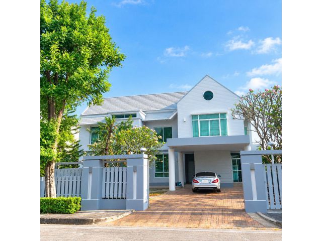 ขายบ้านเดี่ยว 2 ชั้น หมู่บ้านปัญญารามอินทรา บ้านหลังใหญ่ ทำเลดี ตรงข้ามสนามกอล์ฟ บ้านน้ำไม่ท่วม