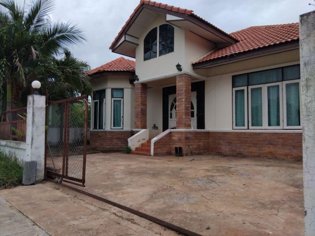 บ้านเดี่ยว 2ห้องนอน 2 ห้องน้ำ 1 ห้องนั่งเล่น จอดรถได้ 1 คัน