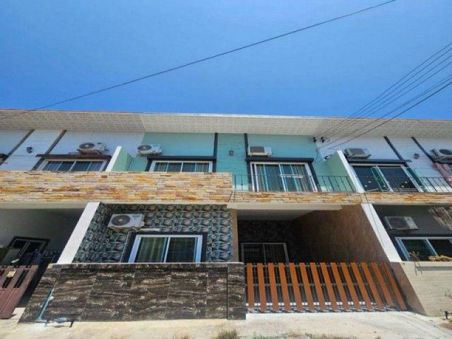 ขายทาวน์เฮ้าส์ 2 ชั้นรีโนเวทใหม่ ซอยวังหิน ศรีราชา ใกล้เซ็นทรัล