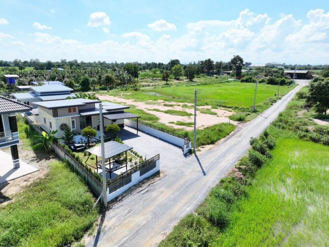 บ้านพร้อมที่ดิน สุพรรณบุรี ️โฉนดครุฑแดง พร้อมเข้าอยู่  ️เขตเทศบาล ️