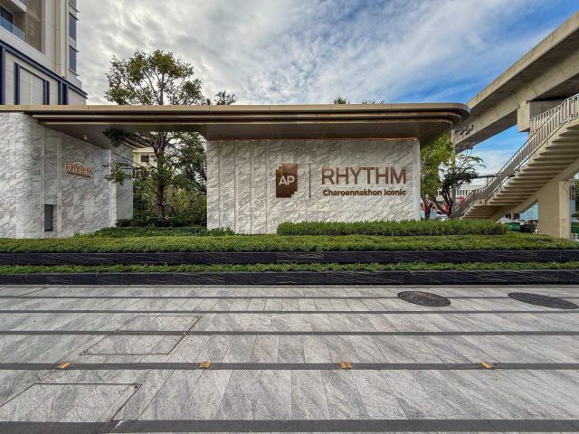 ขายดาวน์คอนโด 2 ชั้น RHYTHM เจริญนคร ไอคอนิค ชั้น 24 ทำเลดี เดินทางสะดวก ใกล้ ไอคอนสยาม