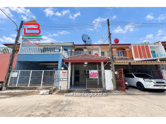 ทาวน์เฮาส์ 2 ชั้น เนื้อที่ 22.5 ตร.ว. หมู่บ้านสถาพร ซอยรังสิต-นครนายก 73 ตำบลบึงยี่โถ อำเภอธัญบุรี ปทุมธานี