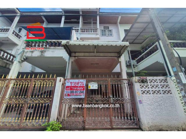 ทาวน์เฮาส์ 3 ชั้น เนื้อที่ 28 ตร.ว. บ้านแก้ววิลล่า (ซอยจรัญสนิทวงศ์ 27 แยก 22) ถนนจรัญสนิทวงศ์ แขวงบางขุนศรี เขตบางกอกน้