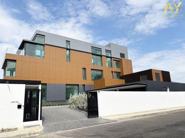 บ้านเดี่ยวสุด luxury บนทำเล Windmill Park 385 ตร.ว. ราคาเพียง 135