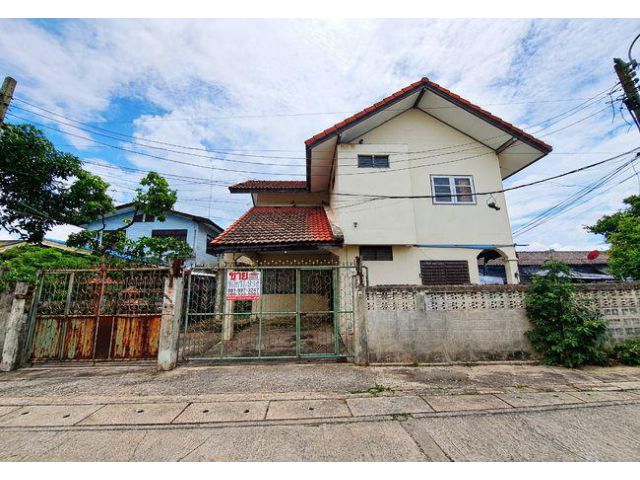ขายบ้านเดี่ยว ซอยอยู่สุข 13 ถนนสุขุมวิท เมืองสมุทรปราการ เนื้อที่ 81 ตร.ว. 2 ชั้น 4 นอน 2 น้ำ