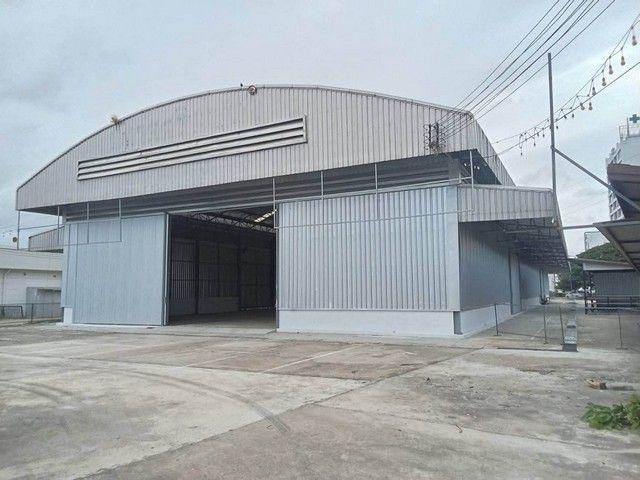 400 - 1300 ตรม.  ถนนบายพาสระยอง ลานกว้าง รถบรรทุกเข้า–ออกสะดวก