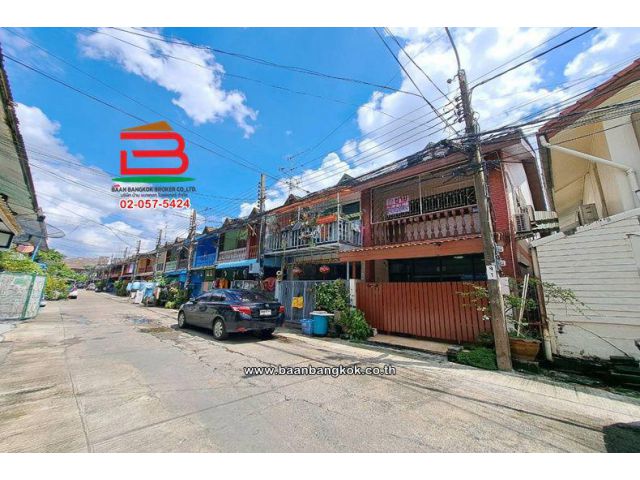 ทาวน์เฮาส์ 2 ชั้น เนื้อที่ 16 ตร.ว. หมู่บ้านฉัตรแก้ว ถนนแฮปปี้แลนด์ แขวงคลองจั่น เขตบางกะปิ