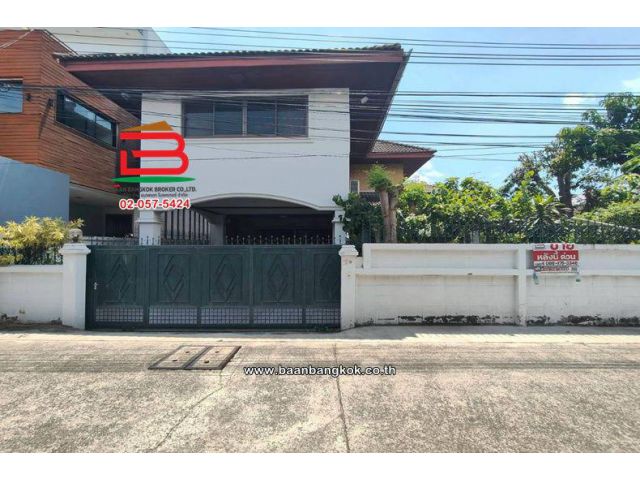 บ้านเดี่ยว 2 ชั้น เนื้อที่ 116 ตร.ว. ซอยสุขุมวิท 109 (ซอยพรสว่าง 15) ถนนสุขุมวิท ตำบลสำโรงเหนือ อำเภอเมืองสมุทรปราการ สม