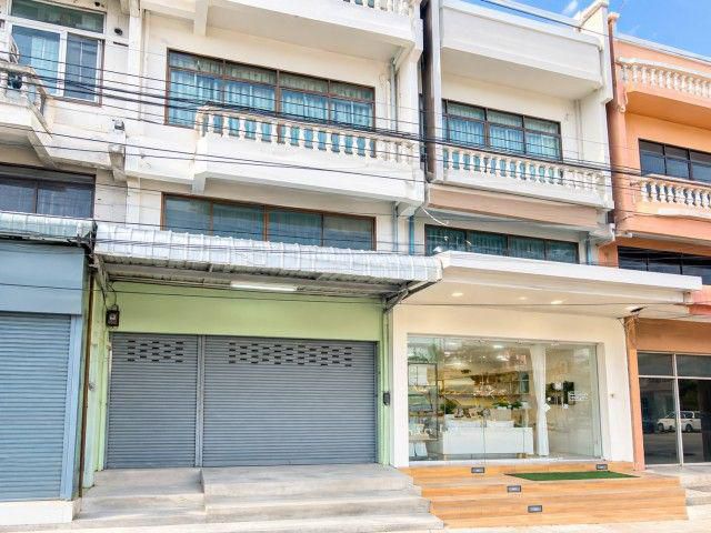 อาคารพาณิชย์ 3 ชั้นพร้อมชั้นลอย 3นอน 2น้ำ ตลาดแยกหนองใหญ่ 800 ม.