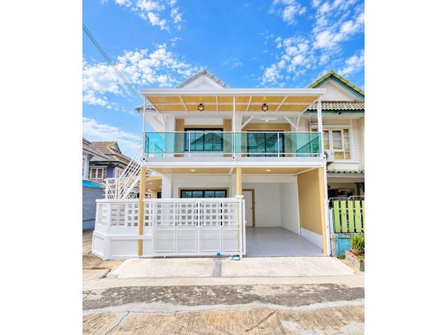 หมู่บ้านพฤกษา14B วัดลาดปลาดุก บางบัวทองทาวน์เฮาส์ 2 ชั้น หลังมุม มีระเบียงด้านหน้า ตกแต่งใหม่พร้อมอยู่