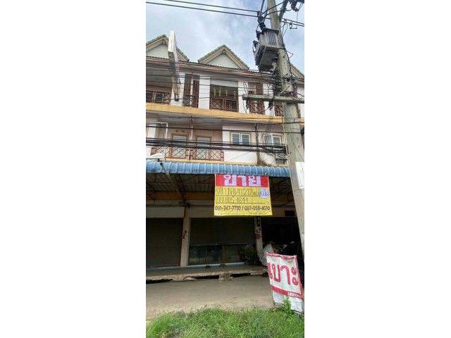 ขายถูก อาคารพาณิชย์ 3 ชั้นครึ่ง ใกล้โรงพยาบาลบ้านแพ้ว ติดถนนหลัก
