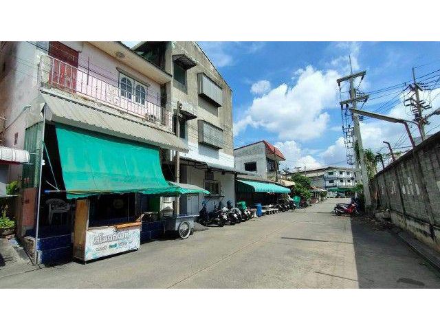 ขายอาคารพาณิชย์ 2 คูหา พร้อมกิจการร้านค้าและหอพัก 12 ห้อง อ้อมน้อ