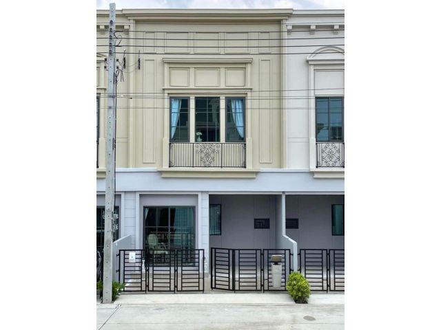 ให้เช่าทาวน์โฮม 2 ชั้น โครงการ สิริเพลสเมกาบางนา ถนนบัวนครินทร์