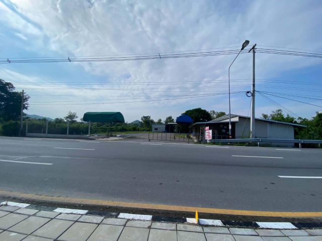 ขายที่ดินติดถนน ราชบุรี - สวนผึ้ง จำนวน 2 ไร่