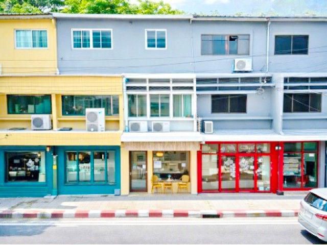 ให้เช่าอาคารพาณิชย์ 2 คูหา 2 ชั้นดองกิ มอลล์ ทองหล่อ 550 ม.