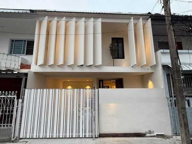 ขายทาวน์โฮม 2 ชั้น ลาดพร้าว 41 Modern Minimal Courtyard กลางบ้าน