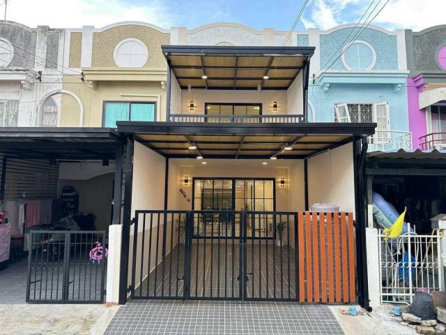 หมู่บ้านสิรารมย์ ถนนบ้านกล้วย-ไทรน้อย บางบัวทอง ทาวน์เฮาส์ 2 ชั้น ตกแต่งใหม่พร้อมอยู่
