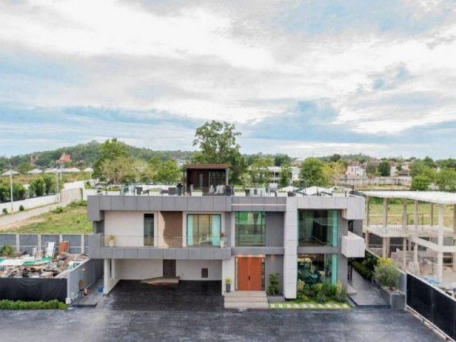ขายพูลวิลล่าหรู Ultra-Luxury Opal Village Pattaya มีลิฟต์+สระส่วน