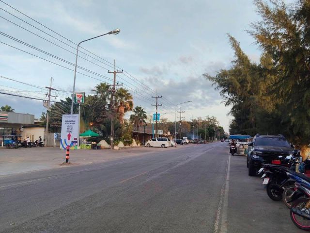 ที่ดิน ใกล้ หาดแหลมแม่พิมพ์ ระยอง , อนุสาวรีย์สุนทรภู่