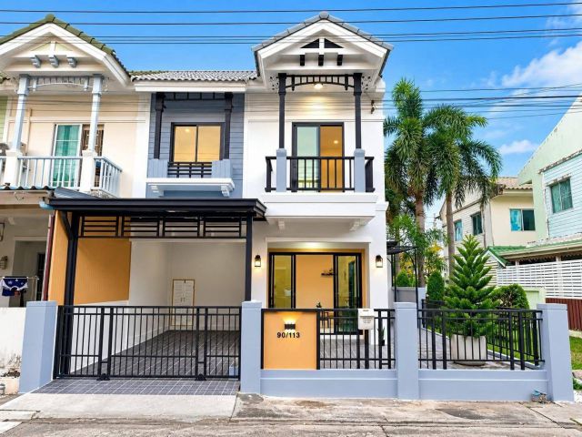 หมู่บ้านเดอะวิลล่าซอยท่าอิฐ - ไทรม้ารัตนาธิเบศร์ ทาวน์เฮ้าส์ 2 ชั้นหลังมุม ติดสวนสาธารณะ ใกล้ MRT
