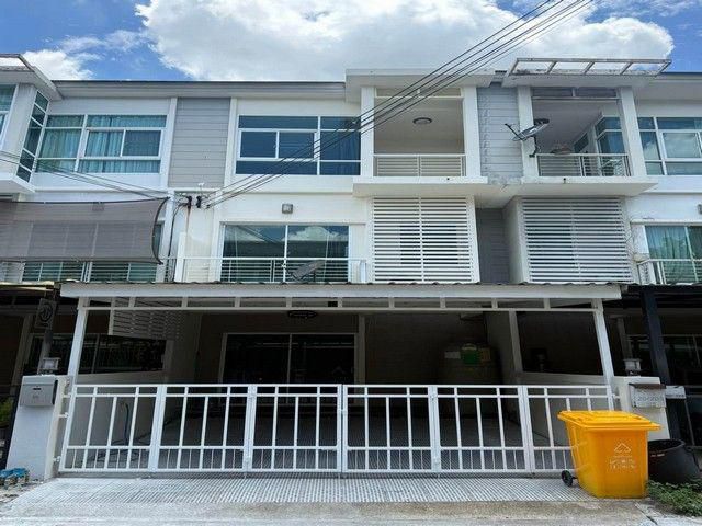 ให้เช่าทาวน์โฮม 3 ชั้น โครงการเมโทร พระราม 9 ตกแต่งพร้อมอยู่