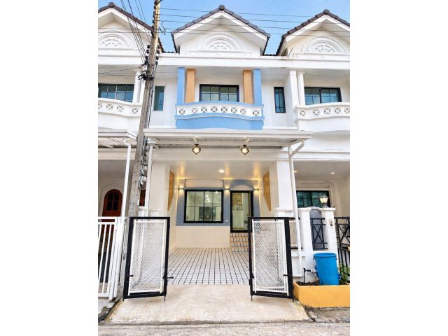 หมู่บ้านนันทนาการ์เด้น บางคูวัด ปทุมธานี ทาวน์เฮาส์ 2 ชั้น ครึ่ง บ้านเล่นระดับ ห้องโถ่งชั้นล่าง