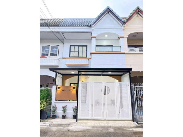 หมู่บ้านบัวทองธานี ฝั่งตรงข้ามสมบัติบุรี ทาวน์เฮ้าส์ 2 ชั้น บ้านไล่ระดับ เพดานสูงโปร่ง ตกแต่งใหม่พร้อมอยู่