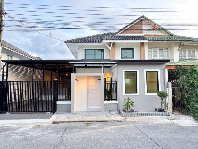 หมู่บ้านพฤกษา14A ซอยวัดลาดปลาดุก บ้านแฝด 2 ชั้น ตกแต่งใหม่ มีระเบียงข้างบ้านนั่งเล่น