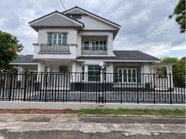 หมู่บ้านชัยพฤกษ์ ถนนวัดลาดปลาดุก บ้านเดี่ยว 2 ชั้น  หลังมุมถนนเมน ตกแต่งใหม่ ซอยวัดลาดปลาดุก