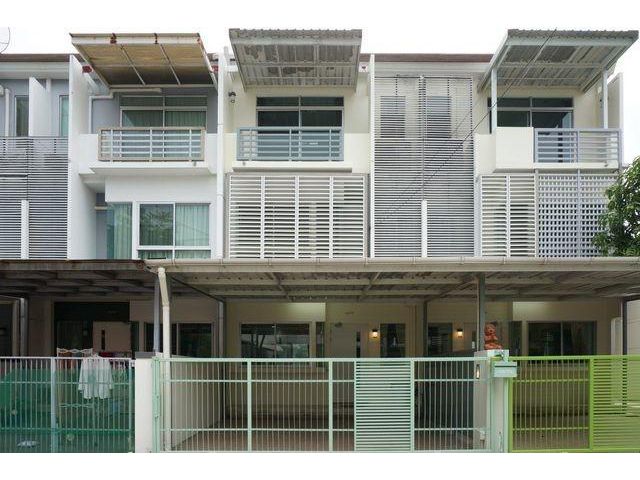 ให้เช่าทาวน์โฮม3ชั้น โครงการบ้านใหม่กรุงเทพกรีฑา 7 หลังมุม