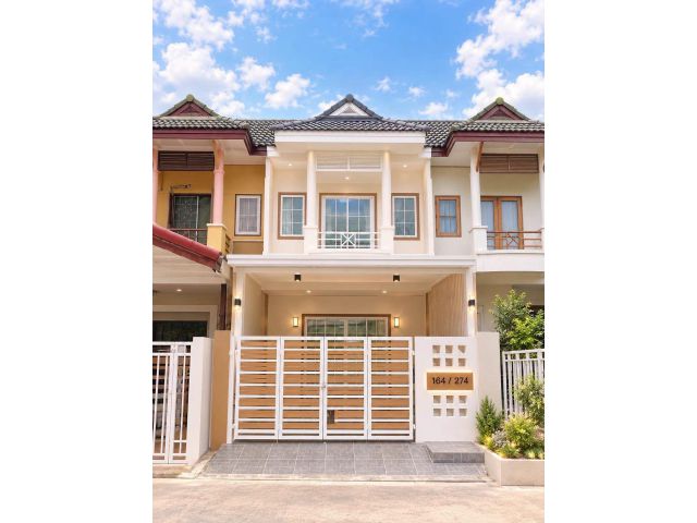 หมู่บ้านดิเอมเมอรัลด์พาร์ค2 ทำเลชัยพฤกษ์ ราชพฤกษ์ ทาวน์เฮ้าส์ 2 ชั้น  ตกแต่งใหม่พร้อมอยู่