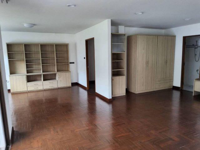 For rent Baan Charoenmit Ekkamai 10 4.5-Storey Townhome | Fully Furnished (S03-2807)