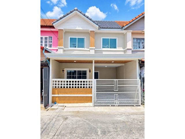 หมู่บ้านบัวทอง4 (คุณาภัทร) ถนนบ้านกล้วย-ไทรน้อยบางบัวทอง ทาวน์เฮ้าส์ 2 ชั้น ตกแต่งใหม่ทำเลดี