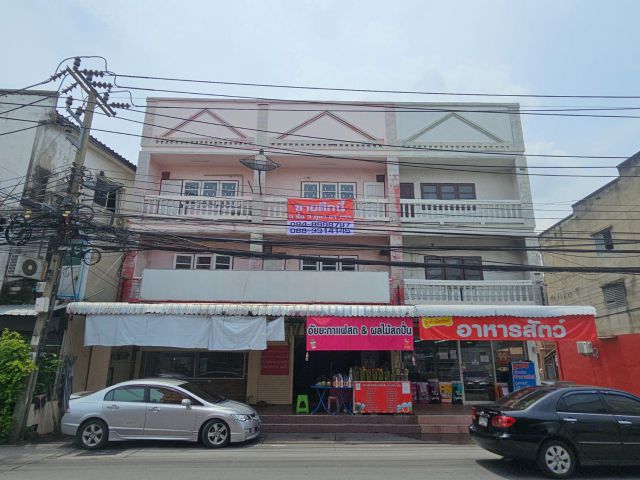 ให้เช่าด่วน! อาคารพาณิชย์ 3 ชั้น 3 คูหา (แปลงมุม) ทำเลค้าขาย สุขาประชาสรรค์ 3 (วัดกู้)