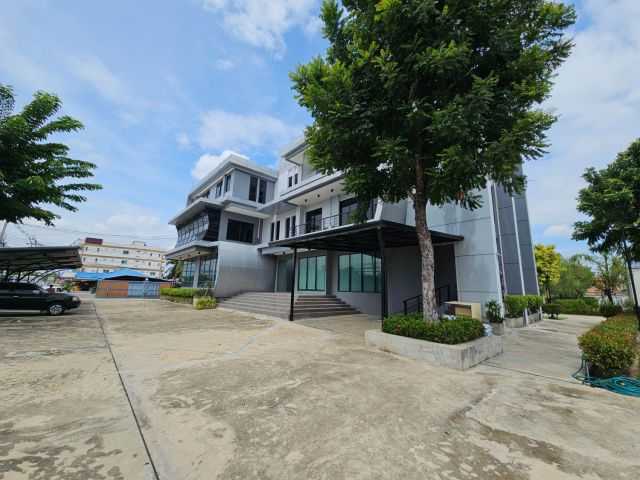 ให้เช่า! สำนักงาน 3 ชั้น + หอพักพนักงาน พุทธมณฑลสาย 1 (เนื้อที่ 2 ไร่)
