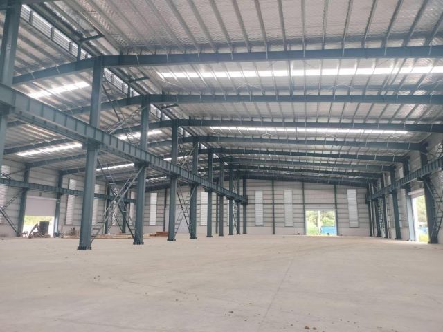 ให้เช่าโกดังโรงงานมี2หลัง ผังสีชมพู เขาคันทรง  คลองกิ่ว บ้านบึง ชลบุรี