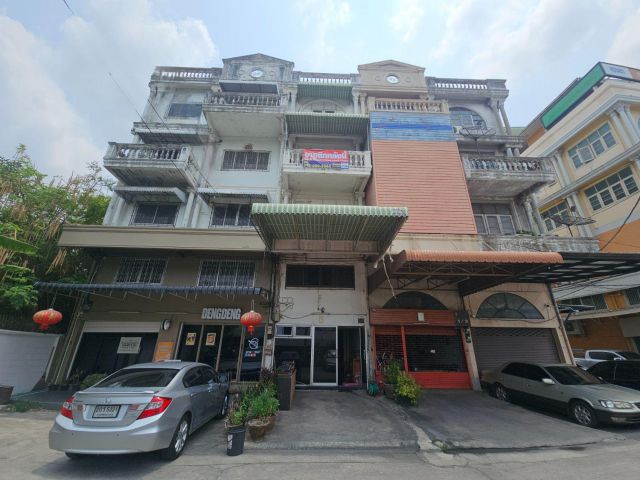 ขายด่วน ตึกแถว 3.5 ชั้น ติดถนนรัชดาภิเษก-ตลาดพลู ทำเลทองฝั่งธนฯ ตรงข้ามตลาดเฟิร์สวัน เดินชิลล์ไป BTS ตลาดพลู แค่ 500
