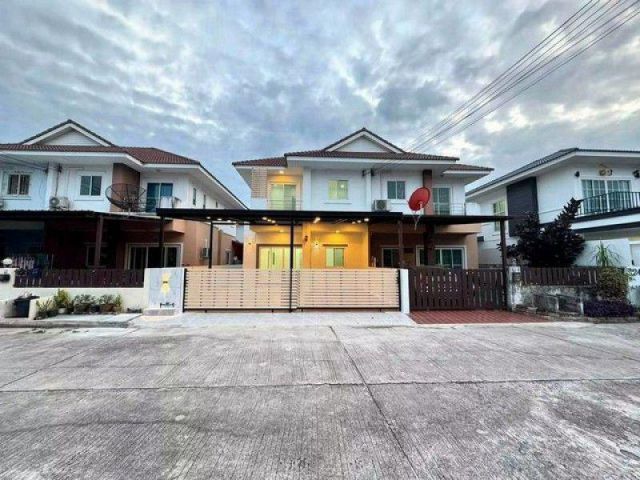 บ้านแฝดรีโนเวทใหม่ ศรีนครินทร์-นาพร้าว ศรีราชา 4 นอน