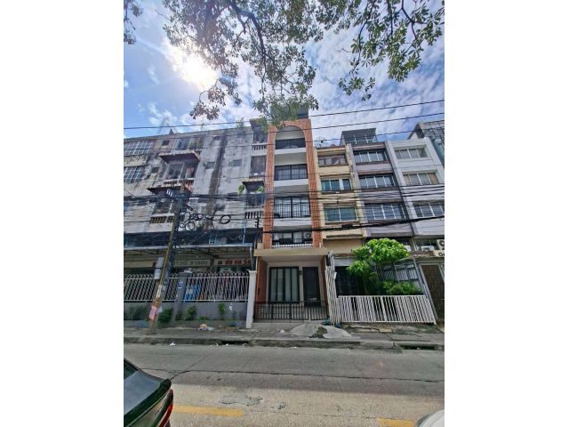 ขายตึกแถว รีโนเวทใหม่ 5 ชั้น + ดาดฟ้า ปากซอยปรีดีพนมยงค์ 26 (N.2362)