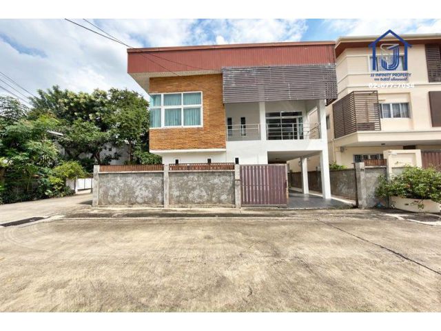 ขายบ้านเดี่ยว 2 ชั้น ซอยวิภาวดีรังสิต 20 แยก 8 หลังมุม ใกล้เซ็นทรัล ลาดพร้าว,MRT ลาดพร้าว