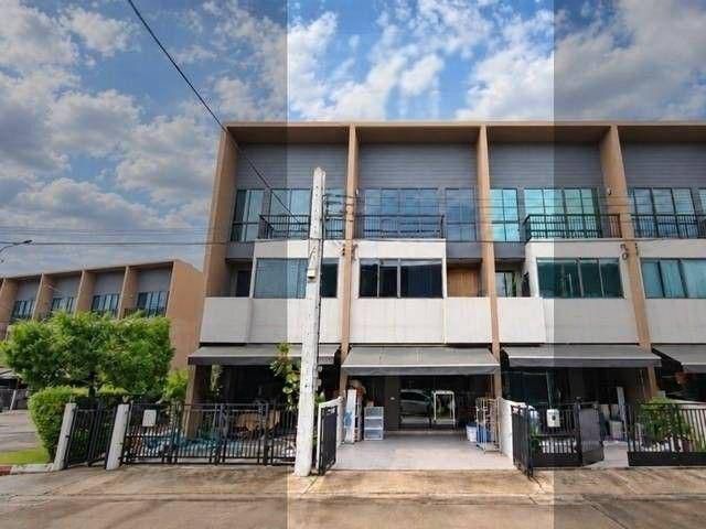 หมู่บ้าน บ้านกลางเมือง ลาดพร้าว-เสรีไทย ทาวน์โฮมแนวคิดใหม่ เพื่อค