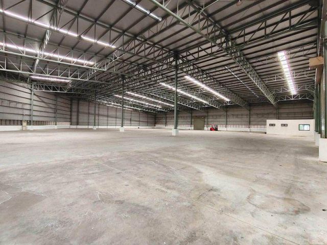 #ให้เช่าโรงงานหนองปรือ บ้านบึง จังหวัดชลบุรี ผังสีส้มจุด โรงงาน 4,273 ตร.ม. ออฟฟิศ-ห้องน้ำในโกดัง