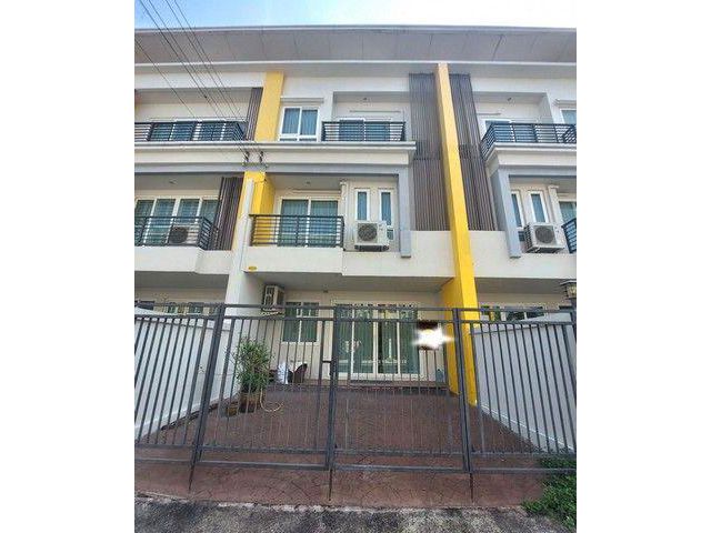 ให้เช่า ทาวน์โฮม3ชั้น 27ตรว.อยู่ถนน ลาดกระบัง ใกล้ สนามบินสุวรรณภ