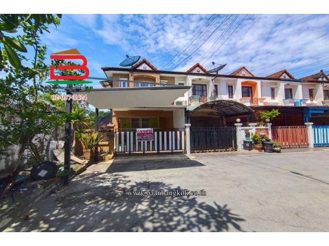 ทาวน์เฮาส์ หมู่บ้าน เค.ซี.รามอินทรา 6 (ซอยพระยาสุเรนทร์ 45) เนื้อที่ 21.6 ตร.ว ใกล้วัดพระยาสุเรนทร์ แขวงสามวาตะวันตก เขตคลองสามวา กรุงเทพมหานคร