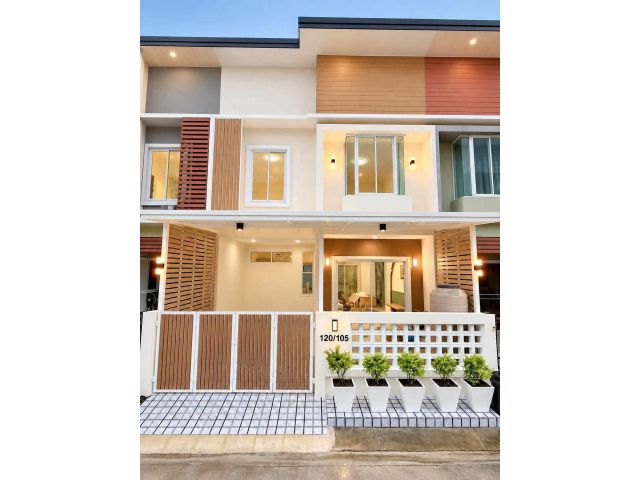 หมู่บ้านบัวทองธานีพาร์ควิลล์12-ถนนจันทร์ทองเอี่ยม ทาวน์เฮ้าส์ 2 ขั้น ขนาดใหญ่
