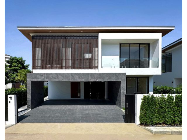 ขายบ้านเดี่ยว 112 ตร.ว หมู่บ้านเทพธานี เฉลิมพระเกียรติ ร.9 (บ้านสร้างใหม่ ออกแบบเฉพาะ หรูหรา โดดเด่น)