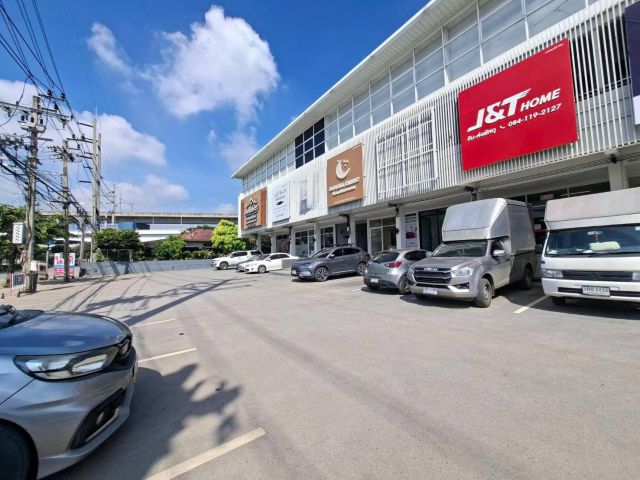 ให้เช่าอาคารพาณิชย์ 2 ชั้น ติดถนนลาดกระบัง ใกล้สนามบินสุวรรณภูมิ (N.2370)