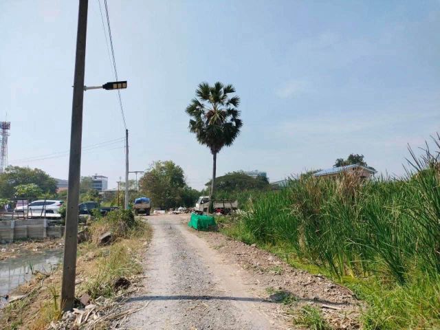 ขายด่วนที่ดินเมืองปทุม 112 ตรว ติดถนนสาธารณะ ซ.ทวีสุข 3/4 ต.บ้านกลาง จ.ปทุมธา