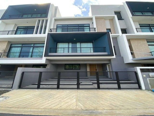 บ้านใหม่ตกแต่งพร้อมอยู่ ทาวน์โฮม 3ชั้น เนอวานา ดีฟายน์ กรุงเทพกรี